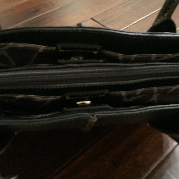 Black leather Borsela by HOBO shoulder bag with tassel pull EUC - Picture 6 of 11